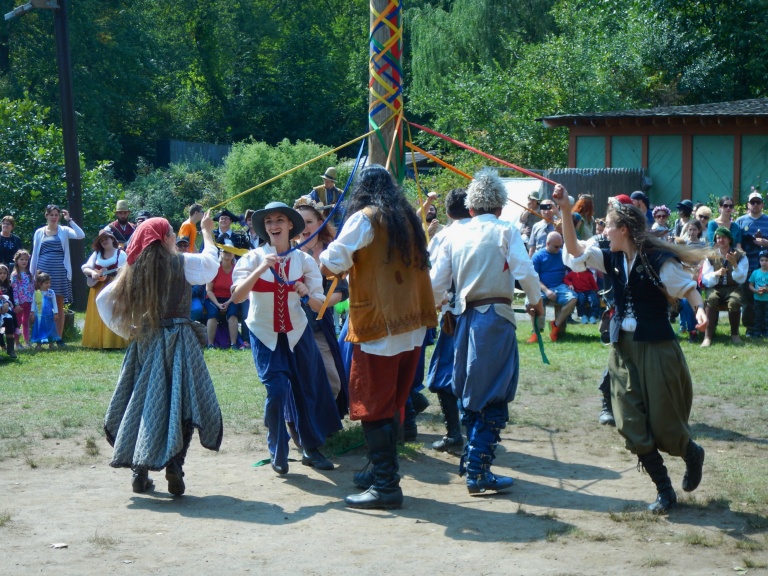 Maypole2