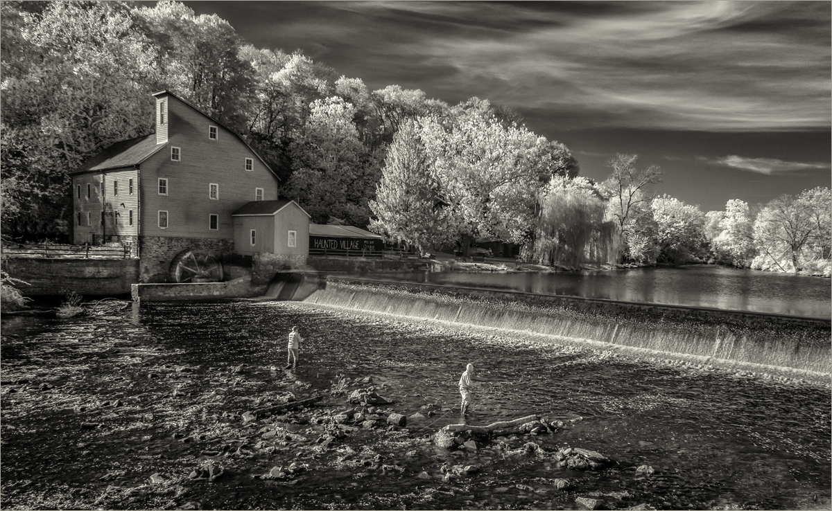 December 2018 Print  - Bill Olson - Fishing below the Dam